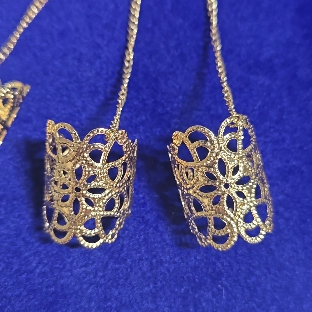 Gold Hollow Floral Finger Ring Mitten Bracelet - Picture 6 of 13